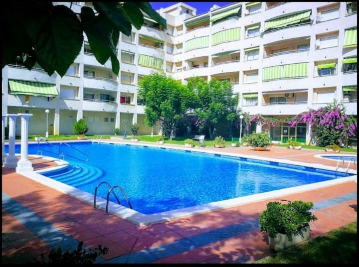 Bonito Apartamento Cerca De La Playa Salou Bagian luar foto